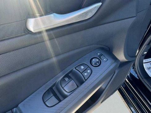 Used 2025 Nissan Altima 2.5 SV FWD image 12
