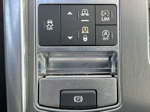 Used 2017 Land Rover Range Rover Sport SE image 31