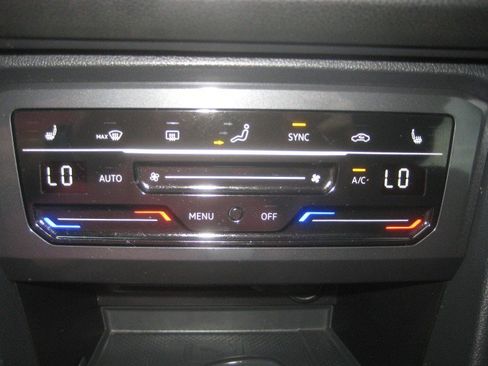 Used 2023 Volkswagen Tiguan SE w/ Panoramic Sunroof Package AWD/4WD image 21