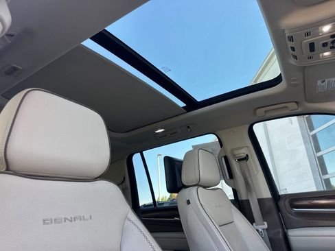 Used 2021 GMC Yukon XL Denali w/ Denali Premium Package AWD/4WD image 21