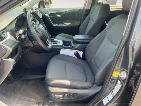 Certified 2021 Toyota RAV4 XLE w/ XLE Grade Weather Package AWD/4WD image 9