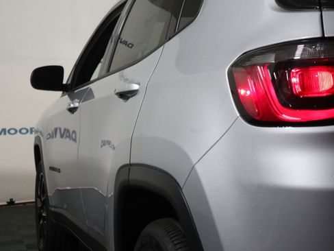New 2026 Jeep Compass Latitude image 9