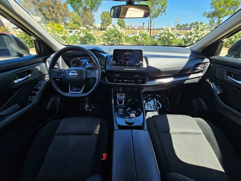 Used 2025 Nissan Rogue SV image 21