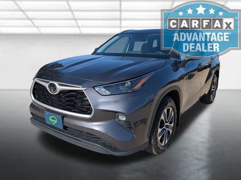 Used 2022 Toyota Highlander XLE AWD/4WD image 27