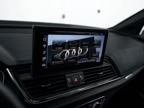 Used 2023 Audi Q5 2.0T Premium Plus w/ Premium Plus Package AWD/4WD image 12