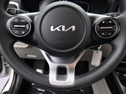 Used 2023 Kia Soul LX FWD image 27