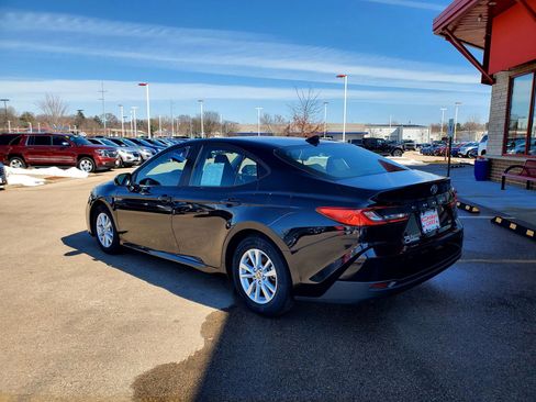 Used 2025 Toyota Camry LE FWD image 5