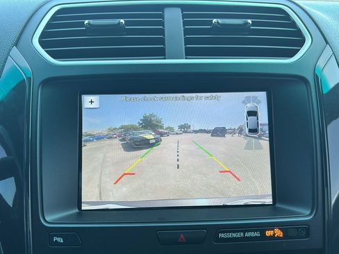 Used 2017 Ford Explorer XLT w/ Equipment Group 202A FWD image 9