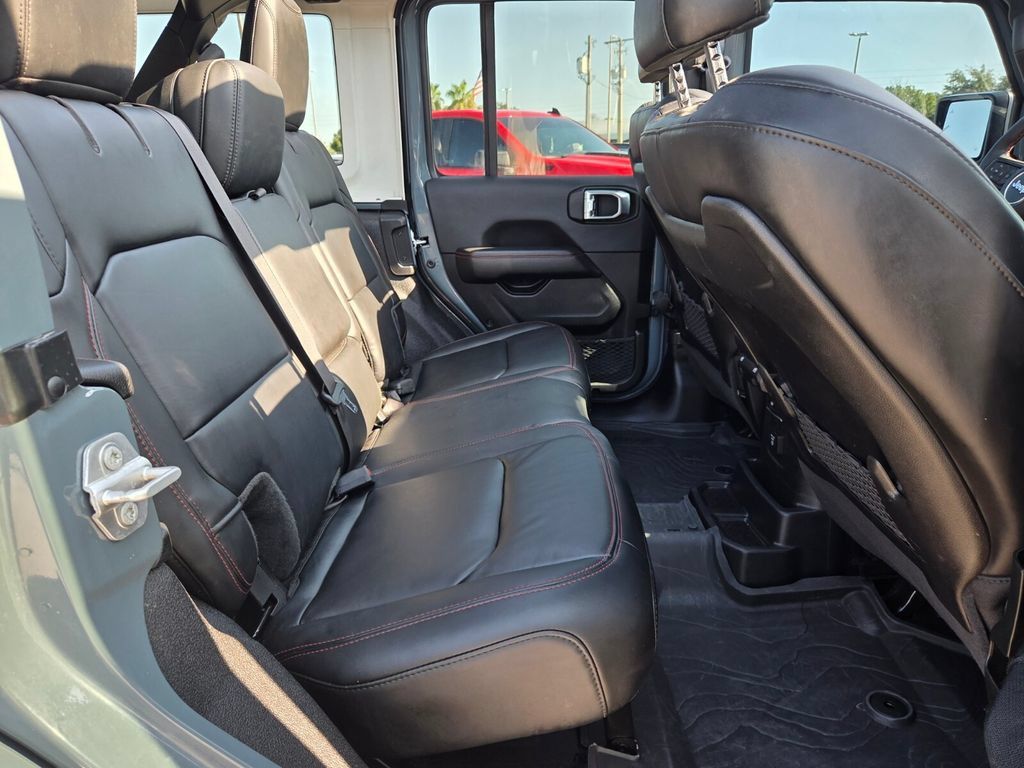Used 2024 Jeep Wrangler Unlimited Rubicon AWD/4WD image 15