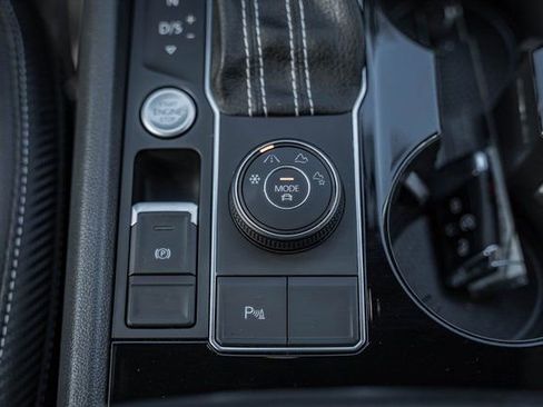 Used 2021 Volkswagen Atlas Cross Sport SEL image 28