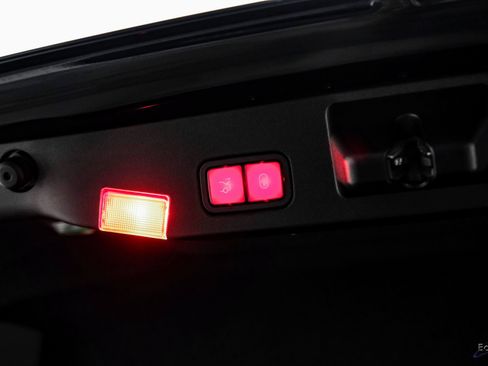 Used 2017 Mercedes-Benz SL 550 image 97