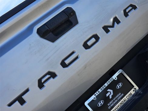 Used 2024 Toyota Tacoma TRD Sport image 7