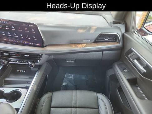 Used 2025 Chevrolet Suburban High Country AWD/4WD image 25