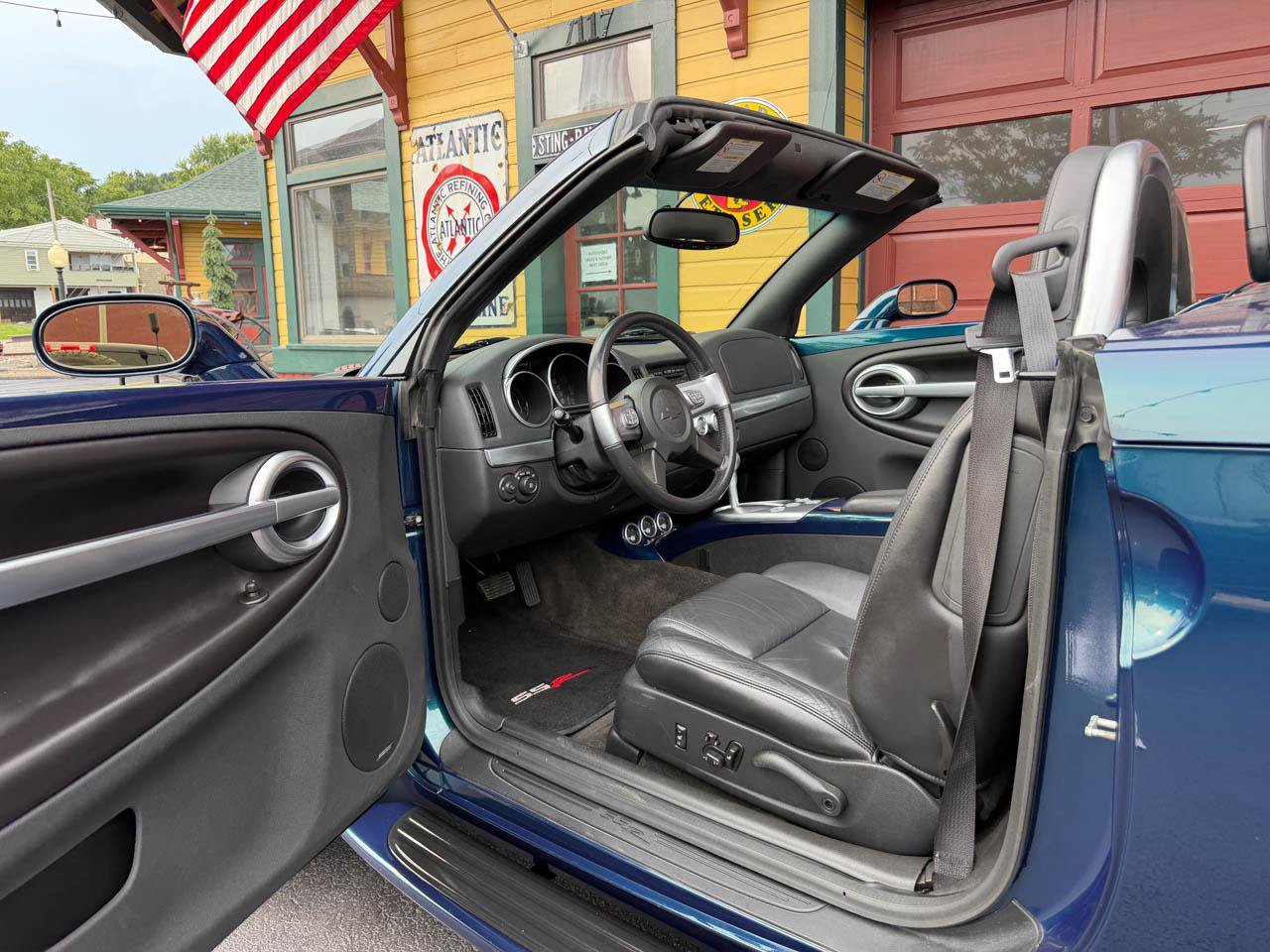 Used 2005 Chevrolet SSR w/ Preferred Equipment Group RWD image 19