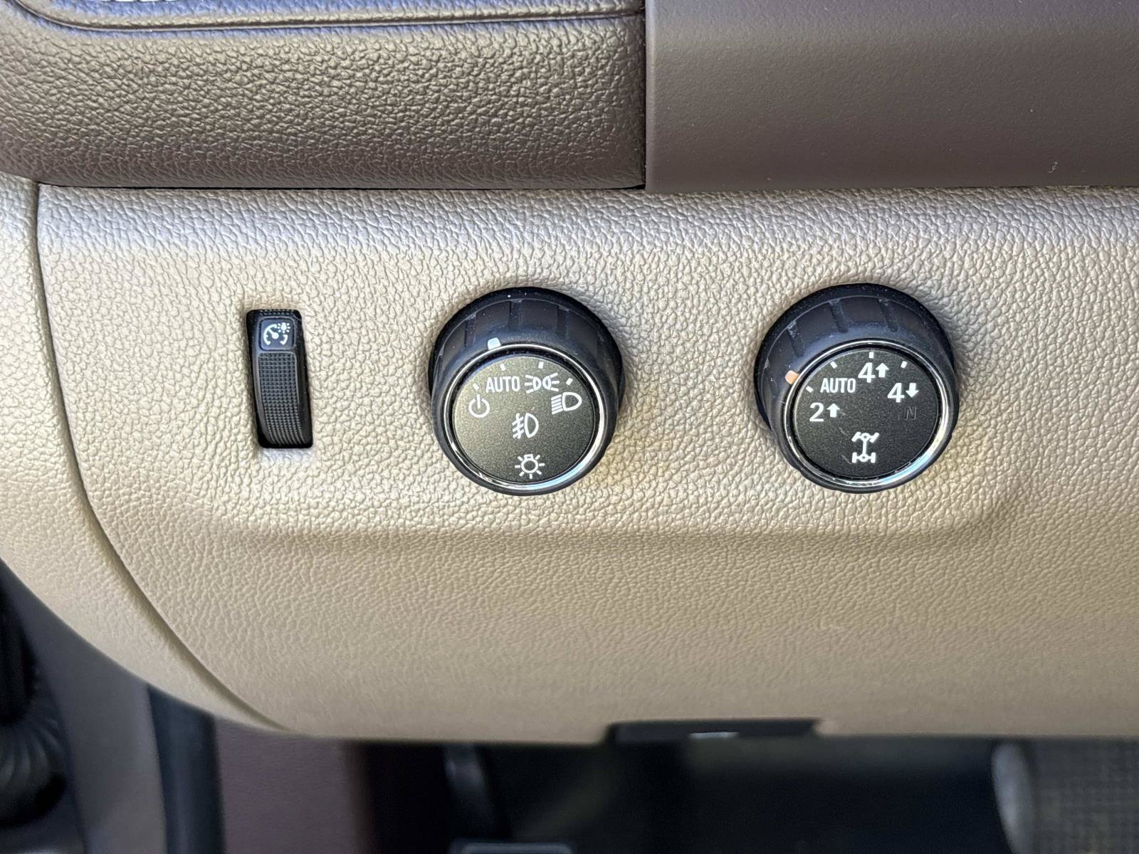 Used 2015 GMC Canyon SLT w/ Driver Alert Package AWD/4WD image 17