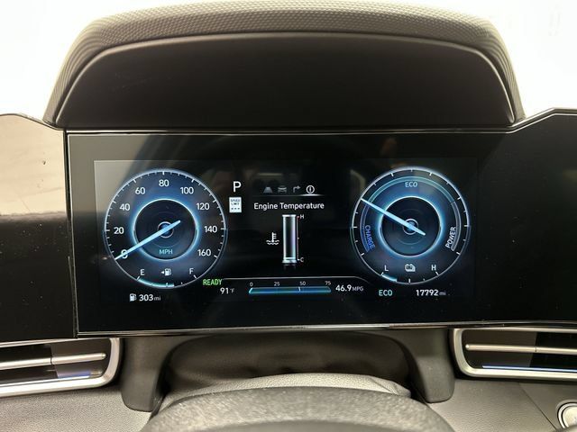 Used 2025 Hyundai Elantra Limited FWD image 21