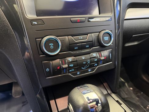 Used 2019 Ford Explorer XLT w/ Equipment Group 202A AWD/4WD image 22