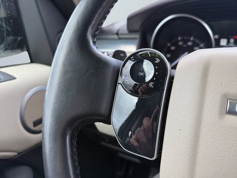 Used 2020 Land Rover Discovery Landmark image 22