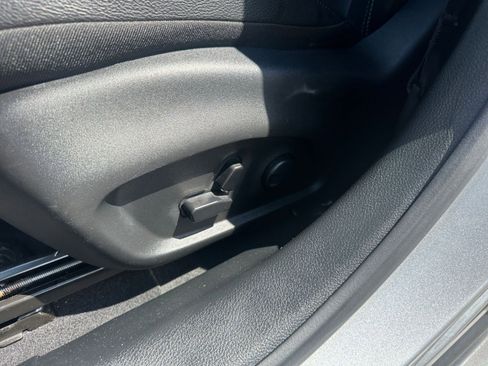 Used 2025 Jeep Compass Limited image 23