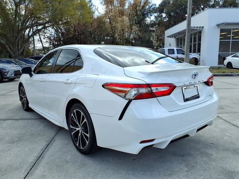 Used 2018 Toyota Camry SE image 9