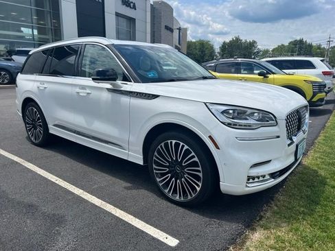 Used 2023 Lincoln Aviator Black Label w/ Class IV Trailer Tow Package AWD/4WD image 3