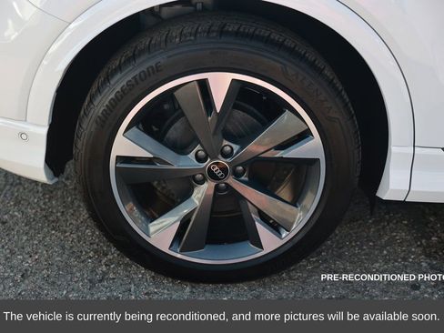 Used 2024 Audi Q4 e-tron Premium Plus w/ Premium Plus image 9