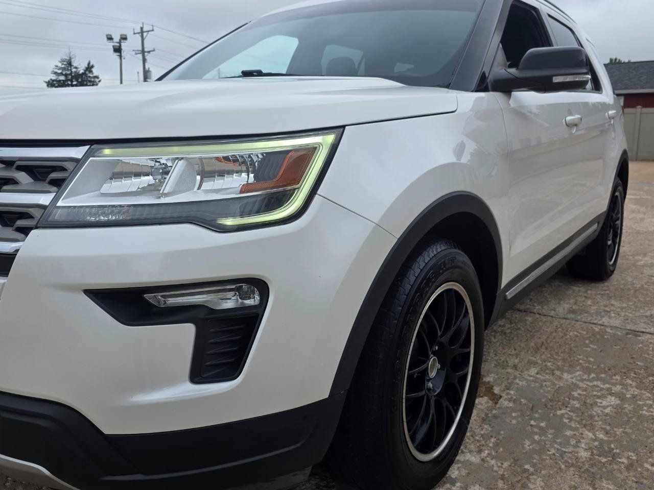Used 2018 Ford Explorer XLT w/ Equipment Group 201A FWD image 26