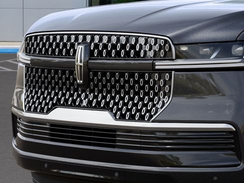 New 2027 Lincoln Navigator Premiere RWD image 17
