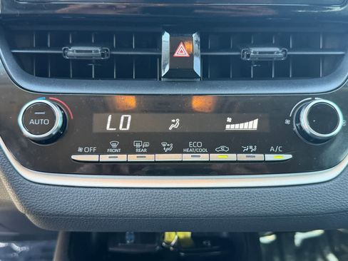 Used 2020 Toyota Corolla LE w/ Carpet Mat Package (TMS) FWD image 23