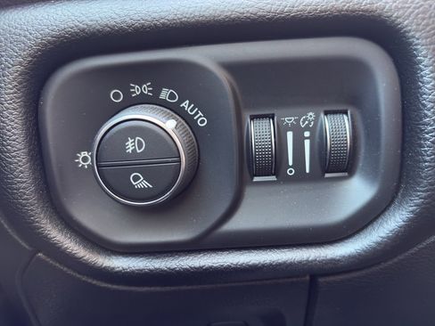 Used 2020 RAM 1500 Laramie AWD/4WD image 27