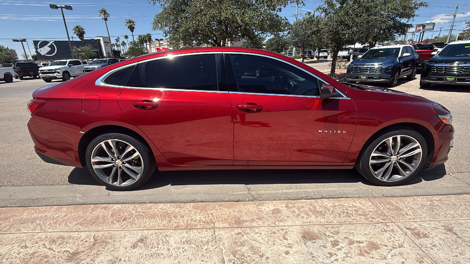 Used 2023 Chevrolet Malibu LT FWD image 9