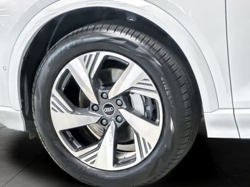 New 2025 Audi Q6 e-tron Premium Plus image 25