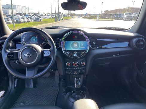 Used 2022 MINI Cooper 4-Door Hardtop image 9