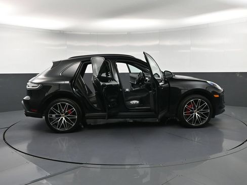 Certified 2023 Porsche Macan S AWD/4WD image 33