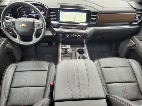 Used 2024 Chevrolet Silverado 1500 High Country w/ High Country Premium Package AWD/4WD image 9
