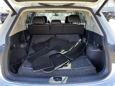 Used 2018 Volkswagen Tiguan SEL image 28