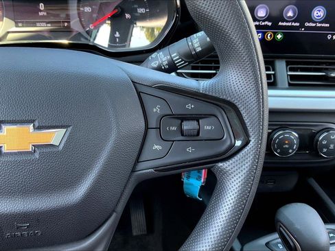 Used 2025 Chevrolet Trax LS image 17