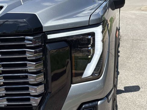 Used 2025 GMC Sierra 2500 Denali Ultimate AWD/4WD image 12