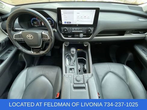 Used 2025 Toyota Grand Highlander AWD image 21