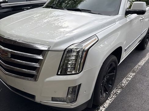 Used 2020 Cadillac Escalade Premium Luxury AWD/4WD image 1