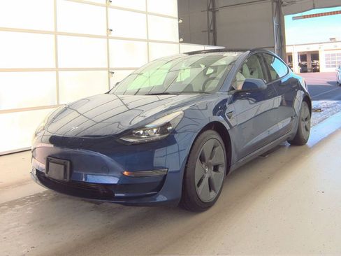 Used 2023 Tesla Model 3 Standard Range image 1