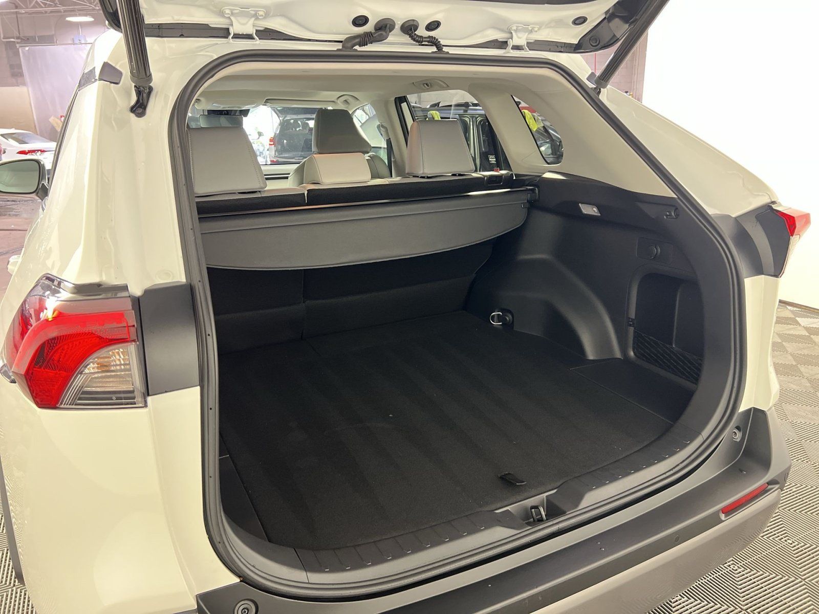 Used 2019 Toyota RAV4 Limited AWD/4WD image 26