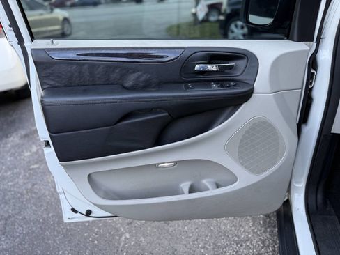 Used 2013 Dodge Grand Caravan American Value Package image 8