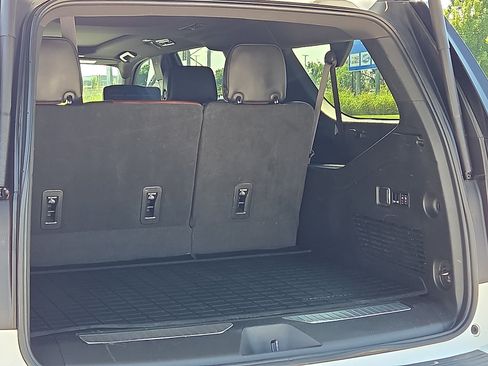 Used 2023 GMC Yukon XL Denali Ultimate AWD/4WD image 9