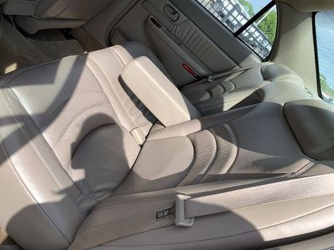 Used 2003 Buick Century Custom image 10