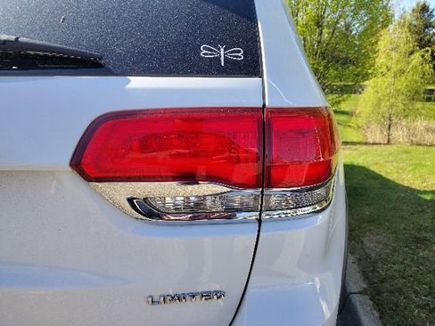 Used 2018 Jeep Grand Cherokee Limited AWD/4WD image 11