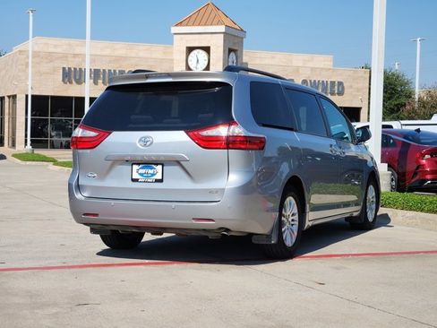 Used 2017 Toyota Sienna XLE Premium image 8