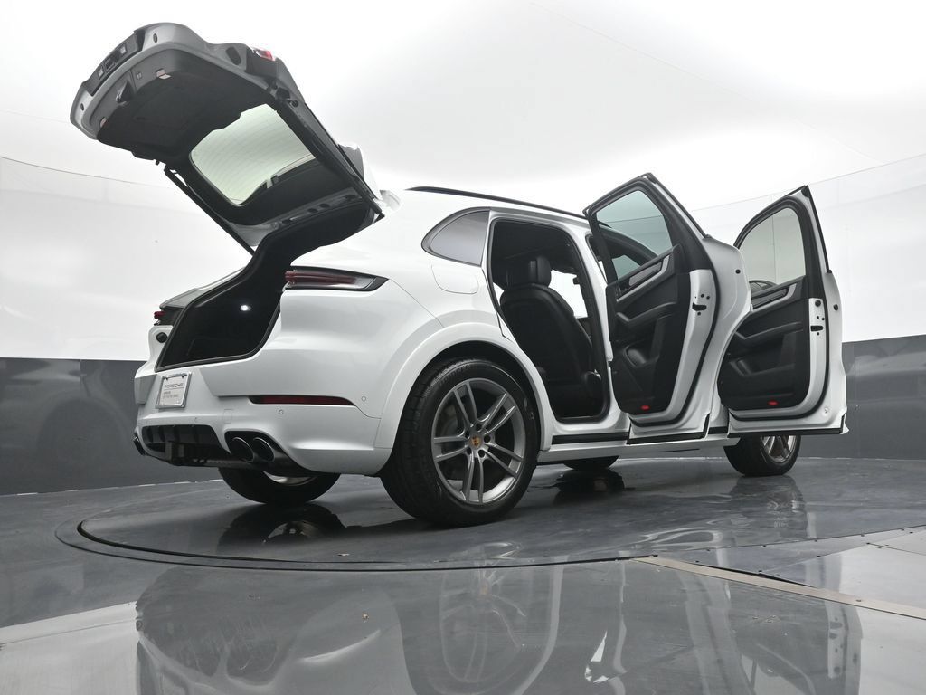 Certified 2025 Porsche Cayenne AWD/4WD image 24