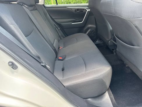 Used 2019 Toyota RAV4 LE w/ Carpet Mat Package FWD image 15