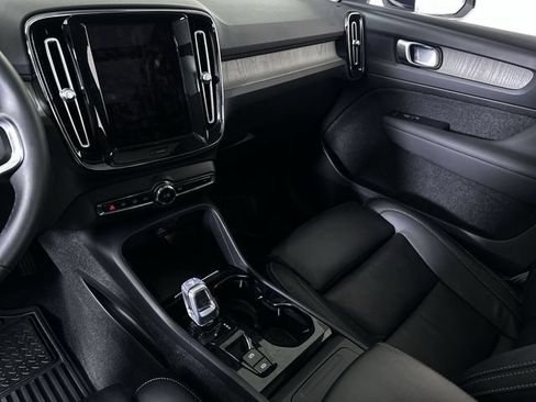 Used 2023 Volvo XC40 B5 Plus AWD/4WD image 36